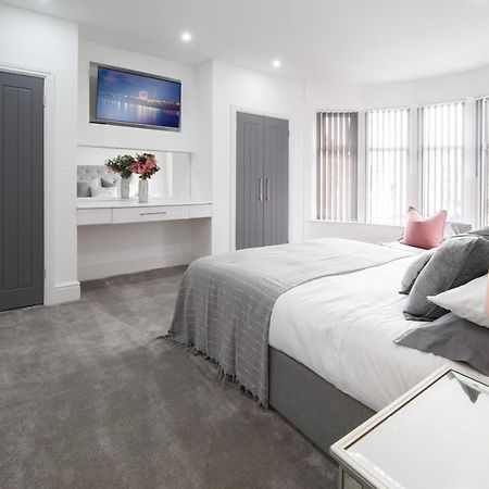 Large, Modern Family Home With Hot Tub Blackpool Eksteriør bilde