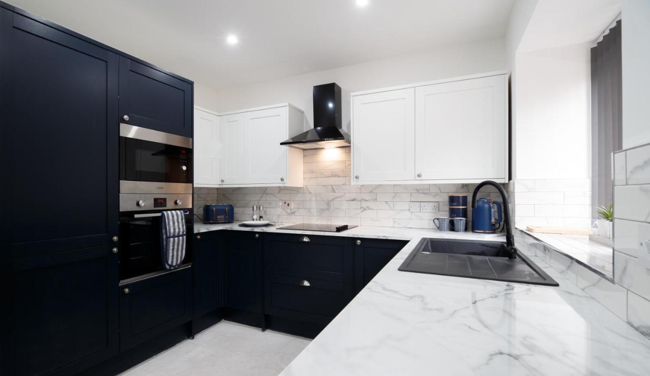 Large, Modern Family Home With Hot Tub Blackpool Eksteriør bilde