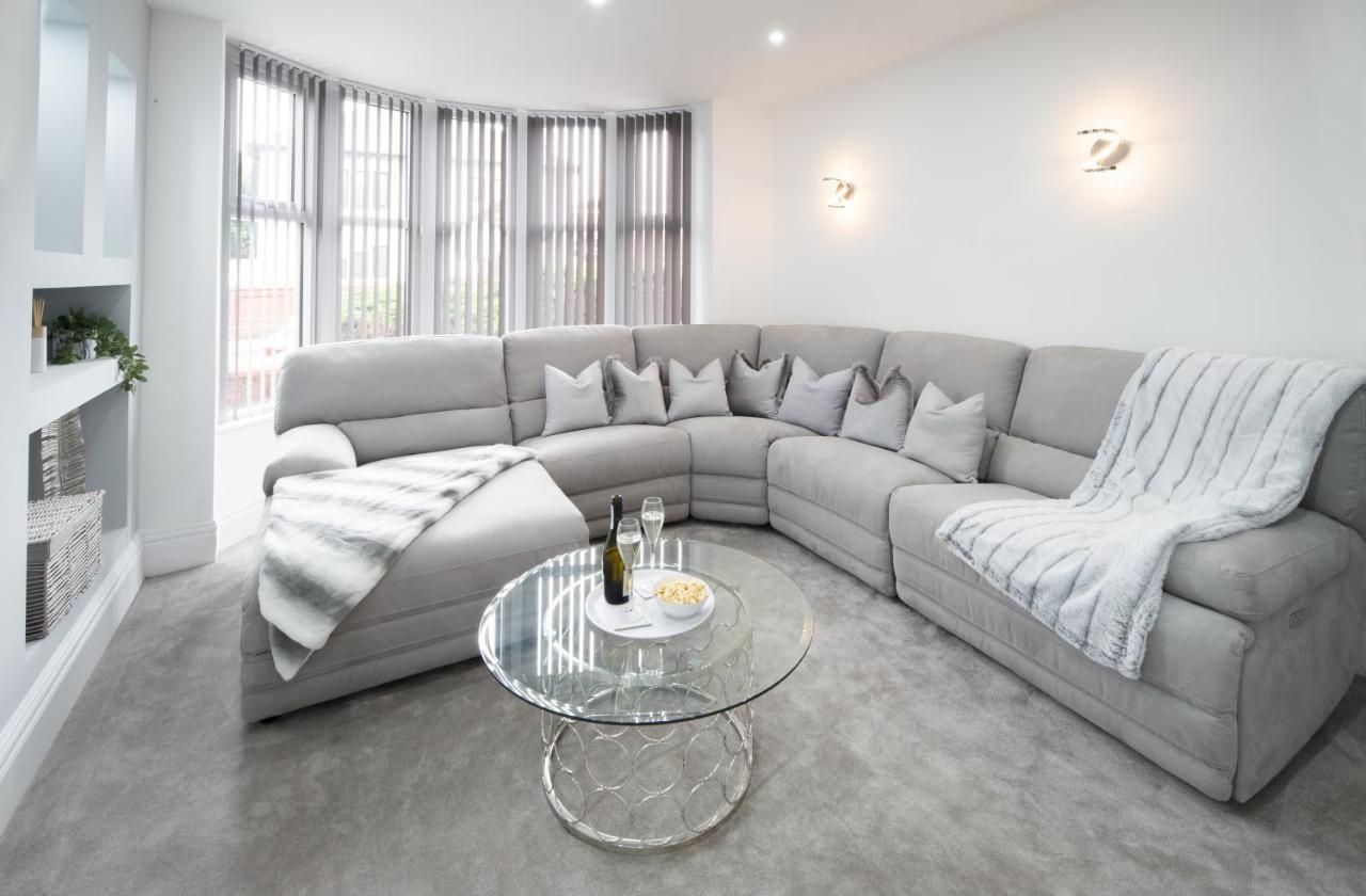 Large, Modern Family Home With Hot Tub Blackpool Eksteriør bilde