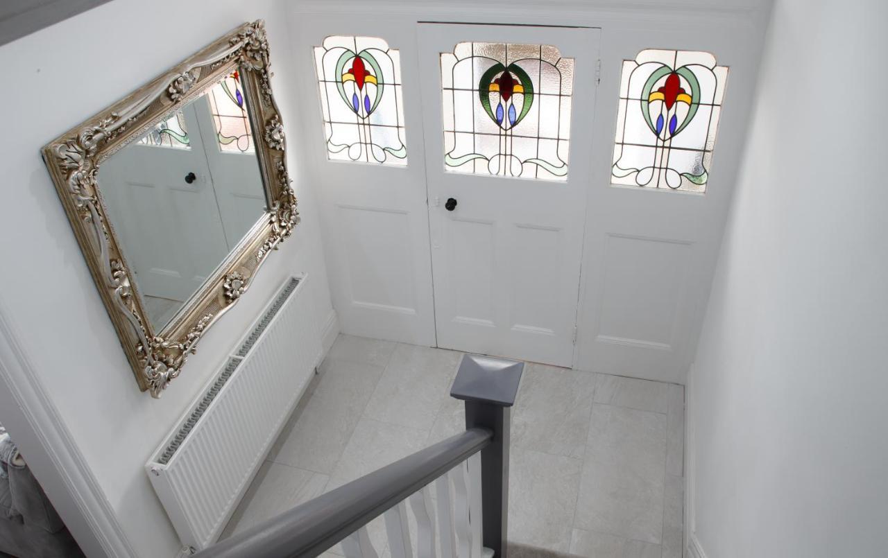 Large, Modern Family Home With Hot Tub Blackpool Eksteriør bilde